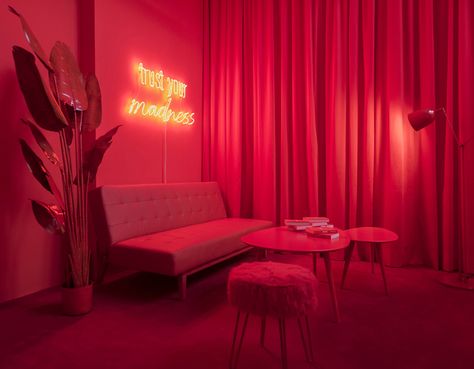 The room shown uses the element of design, color by having the room monochromatic using red. Monochromatic Red Room, Pink Monochromatic Room, Monochromatic Set Design, Monochromatic Room Interiors, Monotone Room, Red Room Aesthetic, Monochrome House, Social Room, Monochrome Room