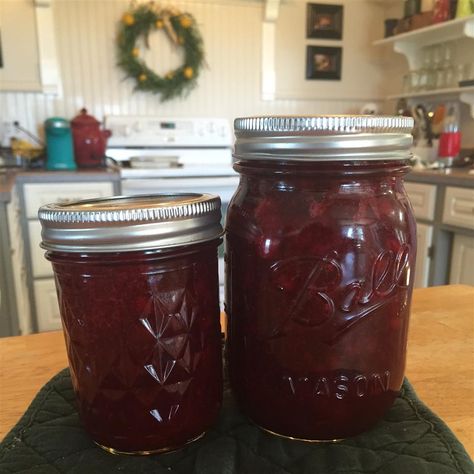 Lingonberry Jam Lingonberry Recipes, Lingonberry Jam, Cherry Amaretto, Rhubarb Jam Recipes, Pork Skewers, Strawberry Rhubarb Jam, How To Make Jelly, Rhubarb Jam, Jam Recipe