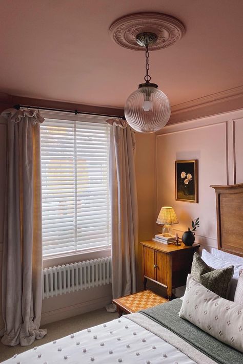 Cosy little Windsor columns over at @thedoublefrontedterrace 🙌 Tap to shop our lovely low level radiator collection! Radiator Under Window Bedroom, Bedroom Under Window, Under Window Bedroom, Radiator Under Window, Window Bedroom, Classic Column, Home Radiators, Traditional Radiators, Dark Pewter