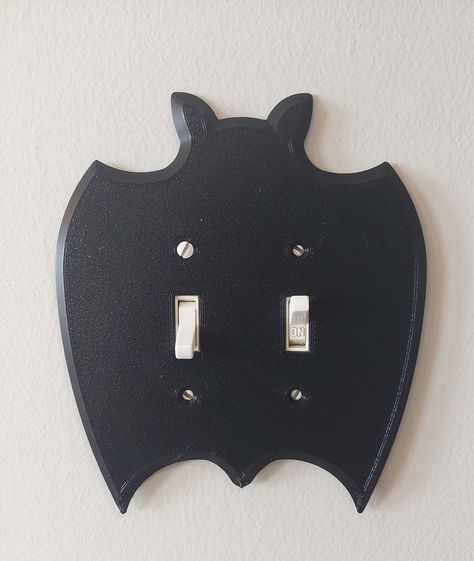 Bat Light Switch Cover // Gothic Home Decor Goth Lightswitch - Etsy Canada Gothic Bathroom Ideas, Gothic Nursery, Halloween Decor Indoor, Haunted Mansion Decor, Mansion Decor, Bat Light, Goth Houses, Gothic Decor Bedroom, Gothic Room