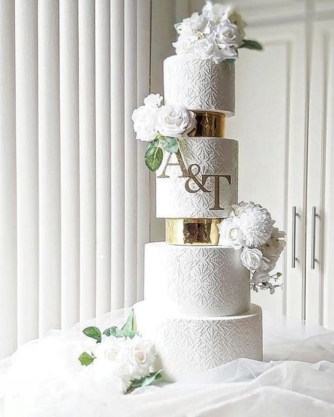 Hina’s Whisk on Instagram: "Modern white wedding cake. #gtacakes #gtacake #torontocake #Torontocakes #bramptoncakes #mississaugacakes #bramptonwedding #mississaugaweddings #desiwedding #muslimwedding #2022wedding #2023wedding #pastelwedding #floralcake #pastelcake #engagementcake #bridalshowercake #elegantcake #luxurycake #whitecake #whiteandgoldcake #stencilcake #whiteweddingcake #anniversarycake #nikkahcake #blushweddingcake #modernweddingcake #weddingcake #weddingcakedesign #elegantweddingca Weddingcake Elegant, Modern White Wedding Cake, Emerald Quince, Sparkly Wedding Cakes, Modern White Wedding, Blush Wedding Cakes, Barbie Birthday Cake, Pastel Cakes, Piping Techniques