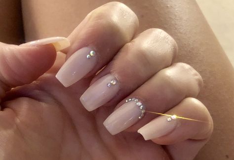 White Dip Powder Nails With Rhinestones, Simple Diamonds On Nails, Nails With Small Diamonds, Nail Ideas With Diamonds, Acrylic Nails With Jewels, Nails With Jewels Rhinestones Simple, Gems Around Cuticle Nails, French Nail With Jewels, Short Coffin Pearl Nails