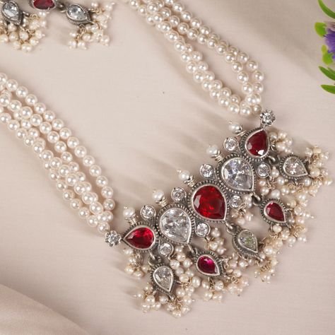 A glamorous silver tanmani necklace with swarovski pearls and matching earrings! Buy now link in bio! Whatsapp - 9403830260 #tanmani #silvertanmani Tanmaniya Design, Tanmani Necklace, Basra Pearls, Maharashtrian Jewellery, Bio Whatsapp, Traditional Jewellery, Pearls Necklace, Pearl Set, Swarovski Pearls