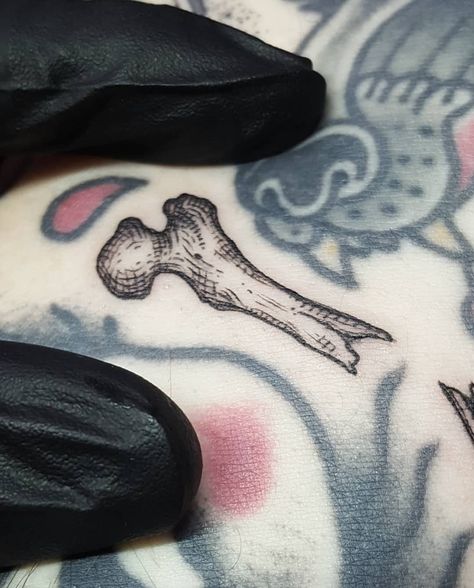 Tiny broken femur bone filler ☠  Now booking for Feb. & March. For appoinments/info please DM or email to info@janwillemtattoo.com ✌🏻 -… Tattoo Ideas Bones, Arm Bones Tattoo, Bones Tattoo Design, Bones Tattoo Ideas, Animal Bones Tattoo, Bone Reference, Skull References, Bones Tattoo, Femur Bone