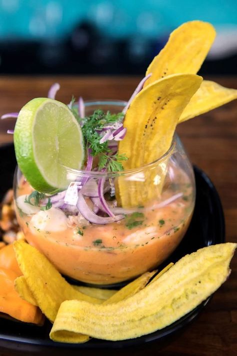 Ceviche Presentation, Ceviche Gourmet, Wedding Reception Food Buffet, Peruvian Ceviche, Healthy Diners, Plantain Recipes, Latin American Food, Mexican Breakfast Recipes, Ceviche Recipe