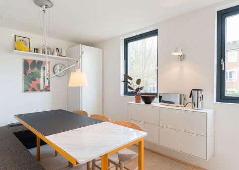 A 1970's council house in London gets a modern facelift to create a bright and airy home: http://humble-homes.com/1970s-council-house-turned-contemporary-home-by-archmongers/ Council House Renovation, Council Flat, 1960s House, Council House, Interior Design Dining Room, Flat Interior, Bedroom Green, House Renovation, Design Planning