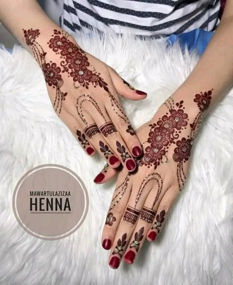 Henna Bts, Henna Maroon, Glitter Henna, Cool Henna Designs, Kashee's Mehndi Designs, Wedding Henna Designs, Beautiful Simple Mehndi Design, Inai Pengantin, Henna Designs Back