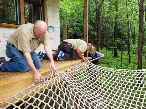 Diy Loft Net, Garden Netting Ideas, Cargo Net Hammock, Tree Platform, Tree Net, Net Architecture, Treehouse Masters, Tree House Diy, Garden Netting