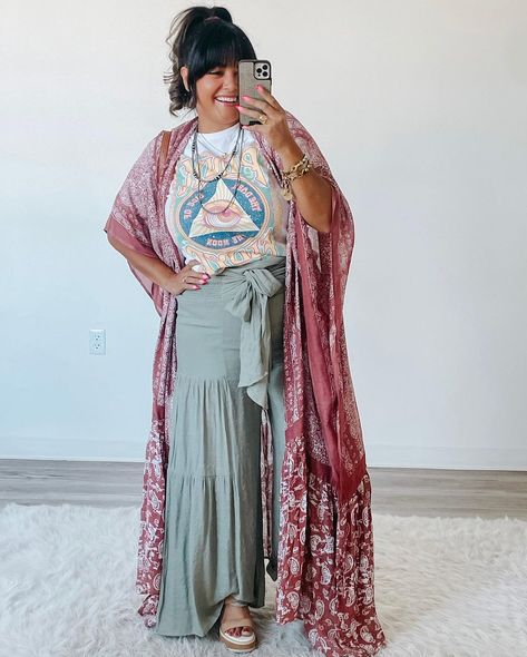 Women's Clothing Store (@mindymaesmarket) • Instagram photos and videos Gypsycore Fashion Plus Size, Therapist Attire, Therapist Fashion, Concert Outfit Ideas 2023, Plus Size Concert Outfit Ideas, Plus Size Boho Fashion, Boho Chic Plus Size, Plus Size Concert Outfit, Boho Plus Size Outfits