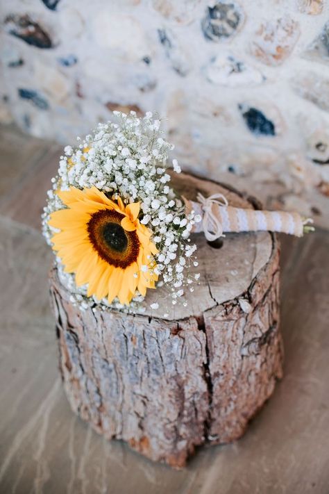 Compass Wedding, Sunflower Bridal Bouquet, Summer Wedding Flowers, Bridal Bouquet Summer, Wedding Flowers Sunflowers, Sunflower Wedding Bouquet, Sunflower Themed Wedding, Bridal Sunflowers, Cheap Wedding Flowers