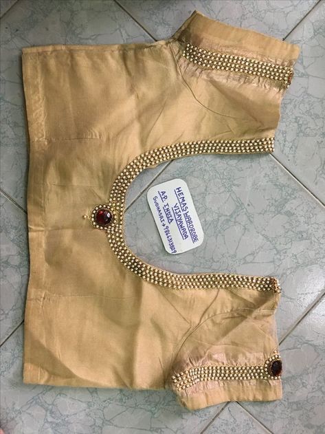 Blouses For Silk Sarees, Gold Blouses, Gold Blouse Designs, Golden Blouse, Cotton Blouse Design, New Saree Blouse Designs, Traditional Blouse Designs, New Blouse Designs, Ladies Blouse Designs