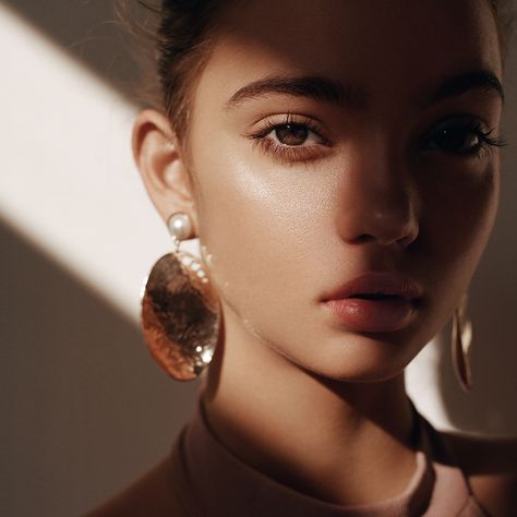 Makeup Film, Beauty Fotografie, Inka Williams, Model Tips, Mode Editorials, Jewelry Photography Styling, Jewelry Editorial, Portrait Lighting, Jewelry Photoshoot