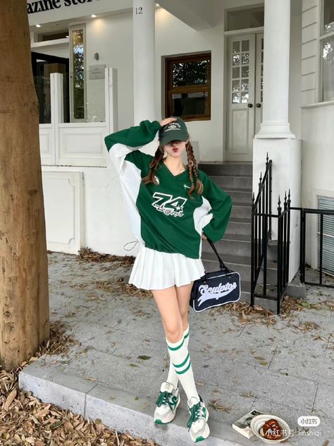 Green Outfit Ideas Aesthetic, Green Jersey Outfit, Bloquette Core, Green Outfit Ideas, Green Ootd, Outfit Ideas Aesthetic, Green Outfits, Street Syle, Cool Outfit