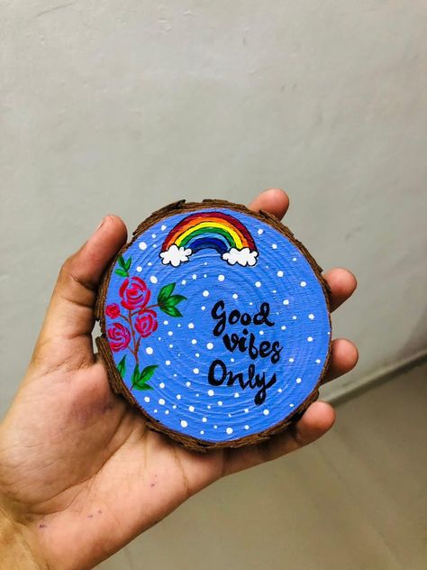 https://instagram.com/pajva_arts9682?igshid=ZDc4ODBmNjlmNQ== Inspirational Doodles, Diy Magnets Fridge, Wood Calligraphy, Circle Wall Hanging, Paint Decoration, Plate Painting, Diy Magnets, Easy Doodle, Computer Help