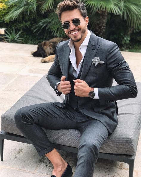 Dashing Formal Outfit Ideas for Stylish Men 45 #suits #men #outfits #UrbanMenOutfits #menfashion #mensguides #menswear #menstreetstyle #streetwear #stylish Men Formal Outfit, Mens Formal Outfits, A Man In A Suit, Man In A Suit, Grunge Dress, Traje Casual, How To Look Handsome, Fashion Suits For Men, Men Formal