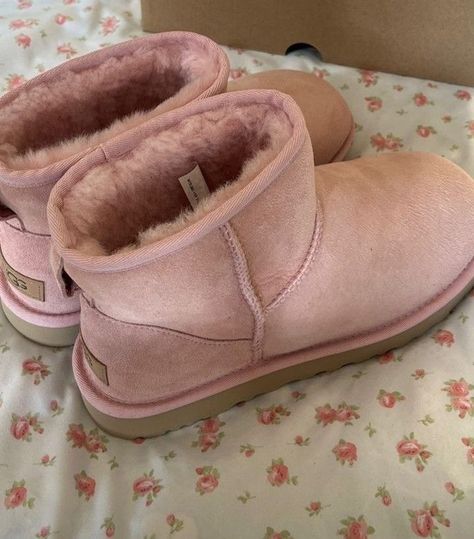 Pink Uggs Aesthetic, Cute Uggs, Ankle Snow Boots, Pink Uggs, Boot Pulls, Pink Girly Things, Rose Vintage, Shoe Inspo, Swag Shoes