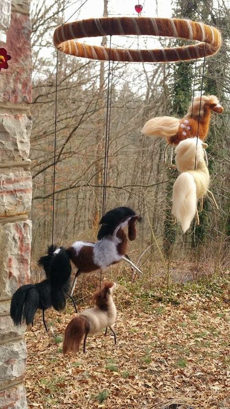 Felt Horses, Living Felt, Horse Mobile, Felted Horse, Felting Crafts, Tovad Ull, Felted Crafts, Felted Projects, Needle Felting Diy