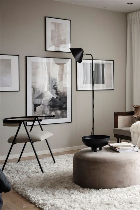 Black And Beige Studio Apartment, Black Accents Interior Design, Beige Black Living Room Decor, Interior Design Black Accents, Living Room Greige Walls, Beige Bedroom Black Accents, Beige Bedroom With Black Accents, Black And Beige Interior Design, Beige And Black Interior Design