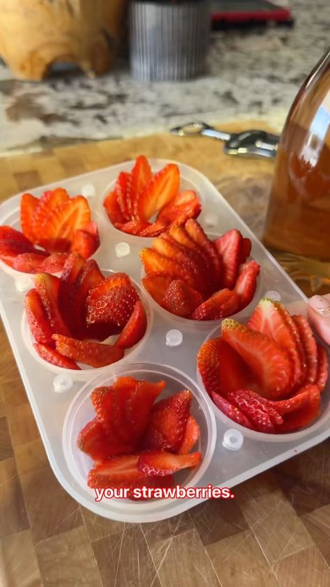 Samiya Jakubowicz | Strawberry Rosè Ice Cubes 🍓 Valentine’s Drink Inspo ❣️ It is easier to keep the bottom intact when slicing your strawberries and you… | Instagram Valentines Ice Cubes, Strawberry Rose Ice Cube, Strawberry Ice Cubes, Fancy Ice Cubes For Cocktails, Ice Cube Drinks, Rose Ice Cubes, Holiday Mimosa, Ice Ideas, Fancy Ice Cubes