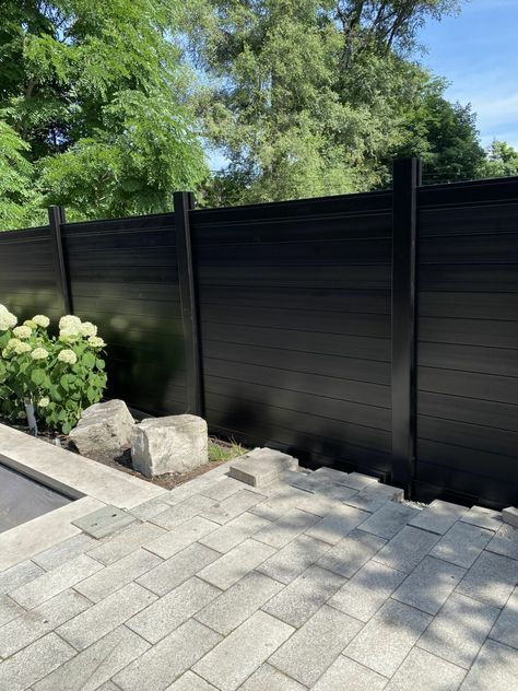 White And Black Fence, Black Vinyl Fence Backyard, Black Pvc Fence, Black Vinyl Fencing, Black Backyard Fence, Black Steel Fence, Modern Vinyl Fence, Black Privacy Fence Ideas, White House Black Fence