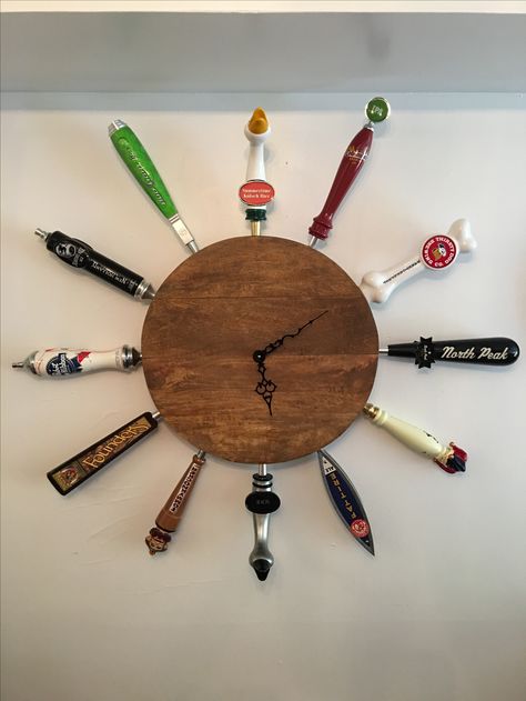 Beer Tap Handel Wall Clock!! Handmade for my boyfriend's 25th! #beertaphandel #beer #diybeer #beertap #ipa #craftbeer #beertaphandelideas Repurposed Beer Tap Handle, Diy Lanai, Beer Tap Handles Diy, Bourbon Basement, Beer Tap Handle Ideas, Beer Tap Ideas, Diy Beer Tap, Tap Handle Ideas, Beer Tap Display