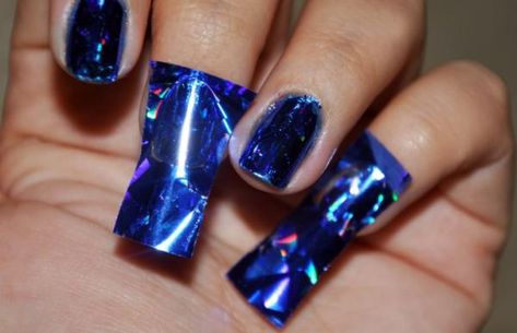 How to Do Foil Nails at Home - Step 5 Nail Foil, Gel Nails Diy, Pretty Nail Art Designs, Pretty Nail Art, Get Nails, Foil Nails, Holographic Nails, Nails At Home, Natural Nails