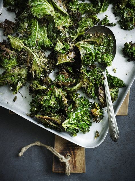 Sesame-roasted kale Roasted Kale Recipes, Cooked Vegetable Recipes, Spiral Vegetable Recipes, Vegetable Korma Recipe, Vegetable Dishes Recipes, Roasted Kale, Kale Vegetable, Fresh Vegetable Recipes, Yummy Vegetable Recipes