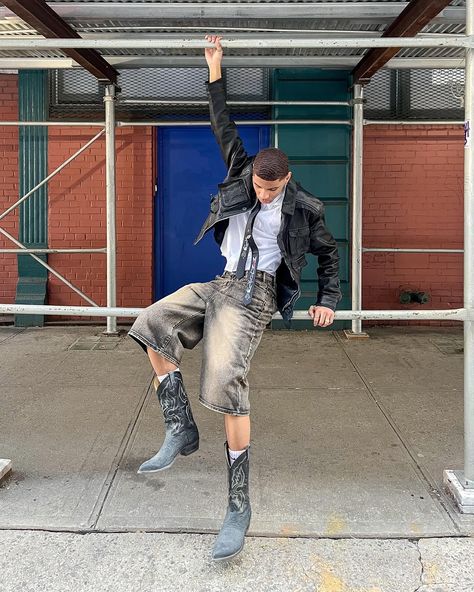 cowboy boots + jorts combo = perfection #springstyle #cowboyboots #outfitinspo #streetstyle #nycfashion Nyc Fashion, Party Girls, Fashion Boots, Boots Men, Cowboy Boots, The Man, Spring Fashion, Cowboy, Zara