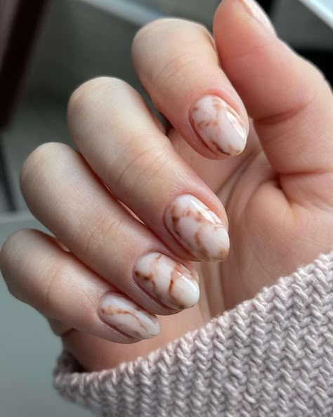 Marble Short Nails, Simple Marble Nails, Short Marble Nails, Ongles Beiges, Nail Arts Ideas, Nail Art Designs For Beginners, Nails Marble, Nail 2023, Easy Nail Art Designs