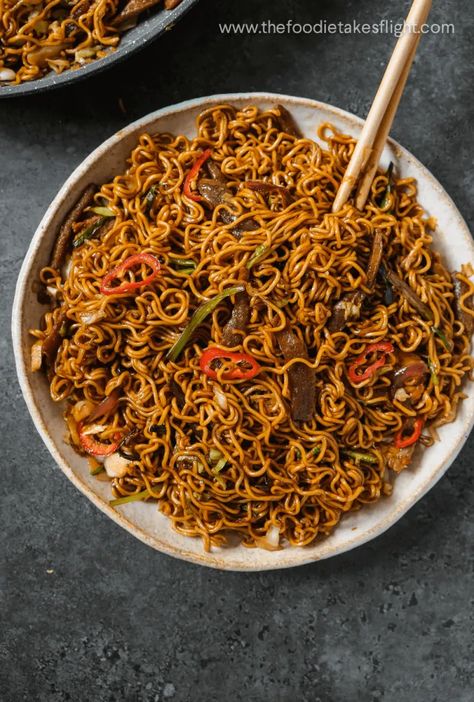 Vegan Mie Goreng (Indonesian Fried Noodles) - The Foodie Takes Flight Breakfast Noodles, Vegan Ramen Recipes, Noodles Korean, Noodles Ideas, Asian Noodle Dishes, Sweet Soy Sauce, Food Thanksgiving, Ramen Recipe, Kecap Manis