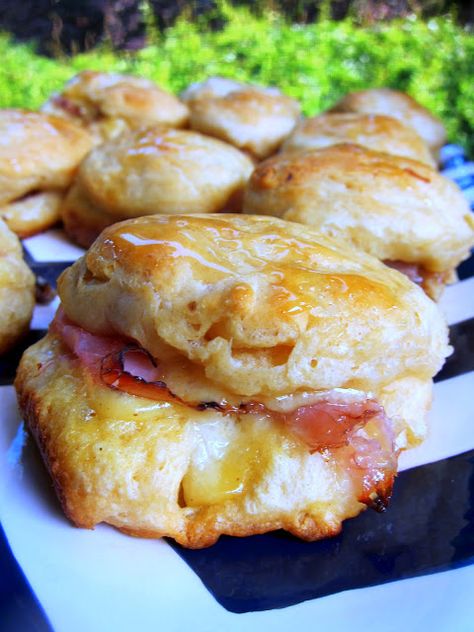 Honey Ham Biscuit Sliders. They are just the right size for a snack anytime of day! Perfect for a tailgate...they would also be great for breakfast, lunch or dinner. Honey Ham Biscuit Sliders, Biscuit Sliders, Honey Ham Biscuits, Ham Biscuits, Honey Ham, Salad Pasta, Slider Recipes, Think Food, Football Food