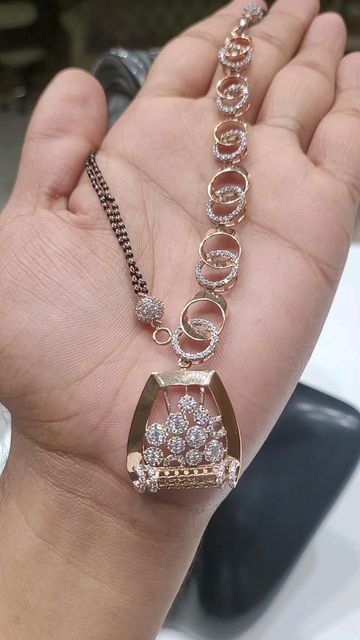 Rose Gold Mangalsutra, Model Blouse, India Love, Gold Jewellry, Gold Mangalsutra Designs, Nature Instagram, Fancy Jewellery Designs, Gold Mangalsutra, Indian Jewellery Design Earrings