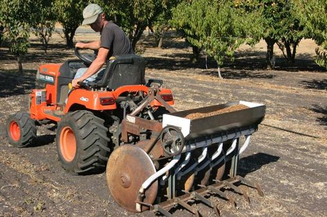 Seed Drill, Farm Hacks, Homemade Tractor, Food Plot, Tractor Idea, Small Tractors, Tractor Implements, Tractor Attachments, Farm Tools