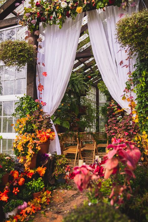 Wedding Ceremony Greenhouse, Indoor Garden Reception, Greenhouse Ceremony, Wedding Reception Greenhouse, Green House Wedding, Greenhouse Wedding Venue Ideas, Greenhouse Venue, Glass House Wedding, Garden Reception