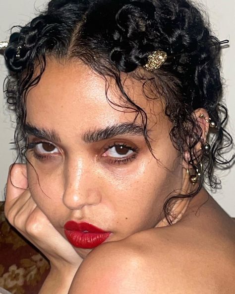 January 11, 2023 Style Analysis, Fka Twigs, Capricorn Women, Concert Aesthetic, Woman Crush, Makeup Inspo, Makeup Inspiration, Pretty Woman, Makeup Tutorial