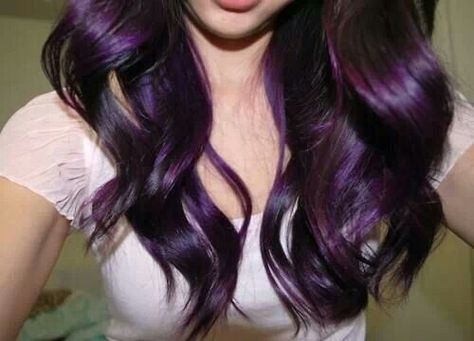 Love it! Dark Brown Purple Hair, Purple Hair Tumblr, Plum Burgundy Hair, Plum Purple Hair, Hair Color Plum, Dark Purple Hair, Stylish People, Plum Hair, Violet Hair