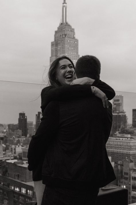 Guy Proposing Aesthetic, Secret Proposal Pictures, Rooftop Date, Rooftop Photos, New York Proposal, Rooftop Proposal, Nyc Proposal, Surprise Proposal Photoshoot, Proposal Aesthetic