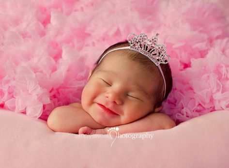 Mackenzie Scott, Baby Tiara, Pink Tiara, Crown Photo, Foto Newborn, Baby Fotografie, Tiara Headband, Pink Crown, Baby Poses