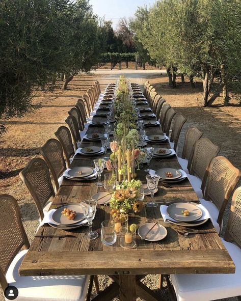 Backyard Dinner Party, Late Summer Wedding, Late Summer Weddings, Outdoor Dinner Parties, Dinner Party Summer, Dinner Party Table, Party Table Settings, Dinner Table Setting, Outdoor Dinner