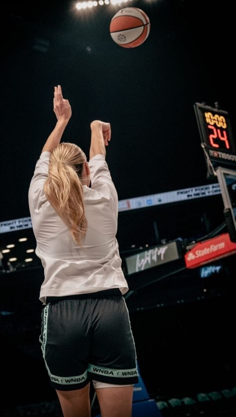 Ny Liberty Basketball, Paige Bueckers Wallpaper, New York Liberty Wnba, Paige Buekers, Pagie Bueckers, Basketball Team Pictures, Sabrina Ionescu, New York Liberty, Paige Bueckers