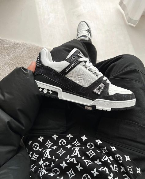 Black Sneakers Outfit, Louis Vuitton Trainers, Sneakers Outfit Men, Best Perfume For Men, Black Men Fashion Urban, Trainers Outfit, Lv Sneakers, Buy Louis Vuitton, Hype Shoes