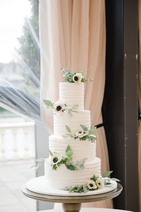 Fresh white anemone and eucalyptus on wedding cake. PC: Asya Photography https://asyaphotography.com/ Wedding Cake With Anemone Flowers, Wedding Cake With Anemones, Wedding Cake Eucalyptus, Anemone Cake, White Anemone, Anemone Flower, Wedding Cakes With Flowers, Wedding Vibes, Anemone