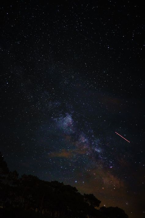 Starry night at the beach Night Sky No Light Pollution, Night Sky Without Light Pollution, Clear Night Sky Aesthetic, Sky Without Light Pollution, Stars Aesthetic Night Skies, Pj Aesthetic, Ley Lines, Clear Night Sky, Future Wallpaper