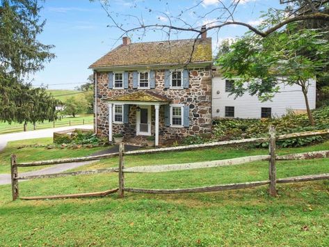 Old Stone Houses Interior, Stone House Decor, Grey Stone House, Stone House Revival, Houses Country, Stone Homes, Cheap Houses For Sale, Stone Exterior Houses, Houses Interior