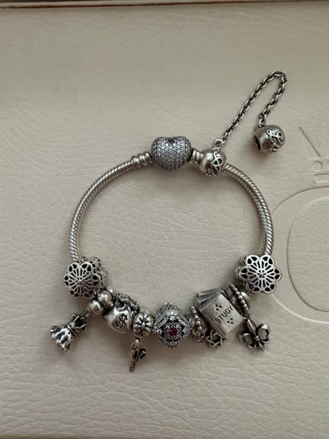 Pandora Heart Bracelet, Pandora Bracelet Charms Ideas, Troll Beads, Pandora Heart, Cartoon Wallpaper Iphone, Bracelet Charms, Pandora Bracelet Charms, Pandora Charm, Bracelet Ideas