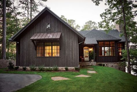 House Dark Exterior, Rustic Cottage Exterior, Lake House Exterior, Lake Houses Exterior, Cottage Exterior, Architecture Model Making, Lake Cottage, Rustic Cottage, Cottage House