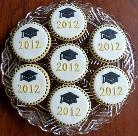 Graduation Cookie Ideas, Graduation Party Desserts, Graduation Treats, Graduation Desserts, Cookies Cupcake, Graduation Party Cake, Graduation Party Foods, Graduation Cupcakes, Graduation Cookies