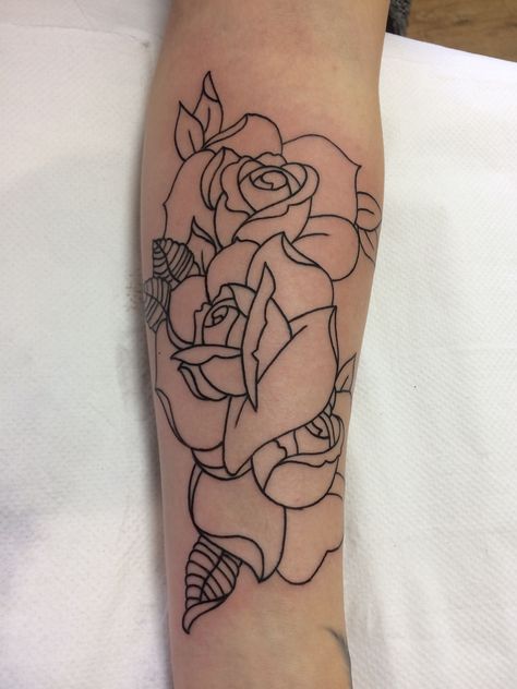 Tattoos Stomach, Rose Outline Tattoo, Tattoo Thai, Flames Tattoo, Basic Tattoos, Frog Tattoo, Rose Tattoo Sleeve, Tattoo Forearm, Tattoo Trend