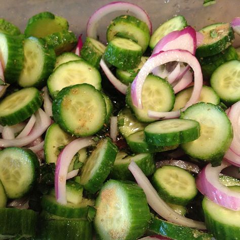 Persian Cucumber Salad, Red Onion Recipes, Side Salad Recipes, Cucumbers And Onions, Pickled Carrots, Persian Cuisine, Roasted Onions, Onion Salad, Persian Cucumber