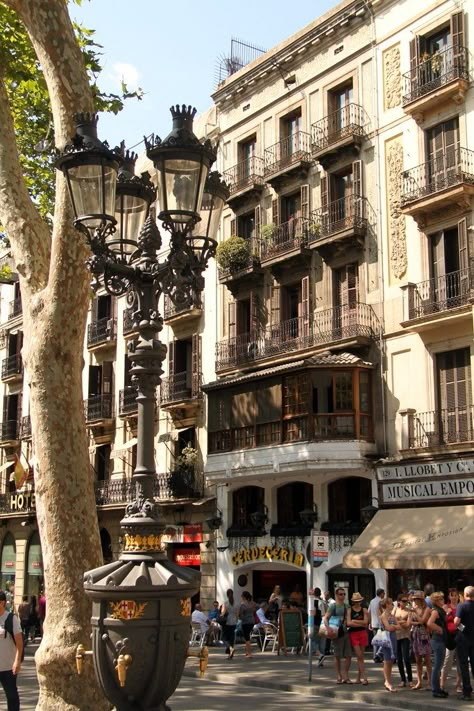 La Ramblas Barcelona, Theatre Architecture, Barcelona Streets, Barcelona Aesthetic, Barcelona Spain Travel, Spain Aesthetic, Spain Vacation, Barcelona City, Barcelona Travel